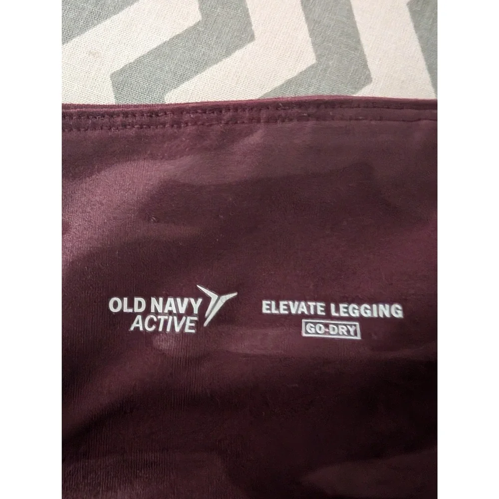 Old Navy Active Elevate Leggings Women L Burgundy Camo Go-Dry High Rise Athletic